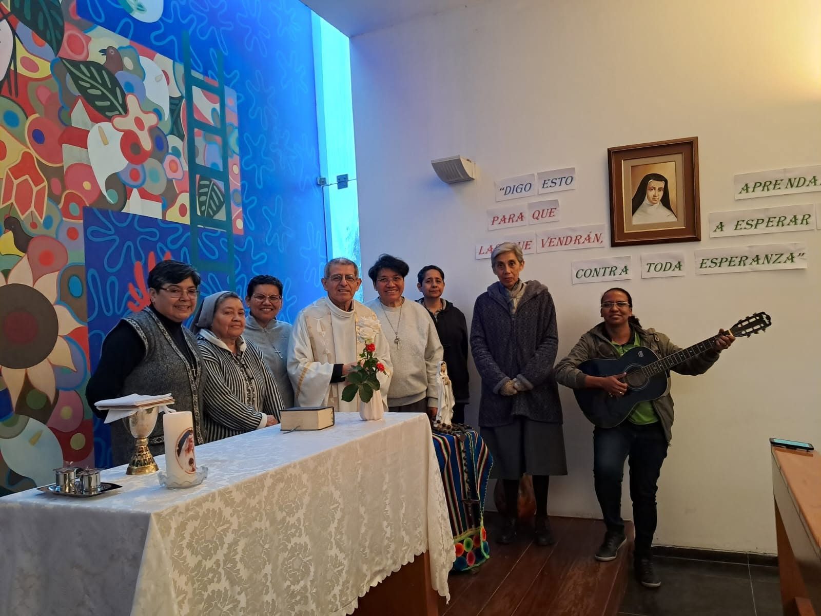 Celebración eucarística junto a la comunidad