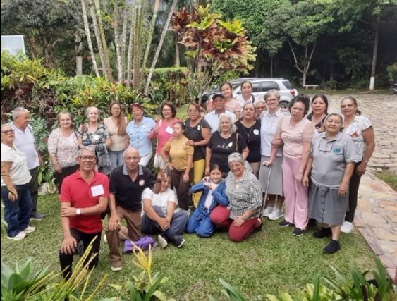 Encuentro comunitario al aire libre